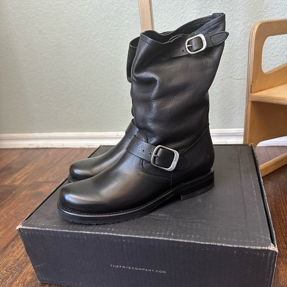 Frye | The Veronica Short Boot - Picture 6 of 10